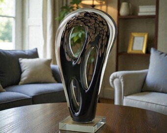 Scultura astratta in vetro nero con accenti dorati, statua da tavolo per arredamento contemporaneo