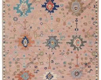 Alfombra Oushak rosa tejida a mano: alfombra vintage de lana con estampado floral, estilo turco bohemio pastel.