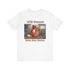 LVAD Workshop, waar magie gebeurt T-shirt | Mechanisch menselijk hartontwerp, cadeau voor hartoverlevende, T-shirt voor medische innovatie, LVAD Awareness