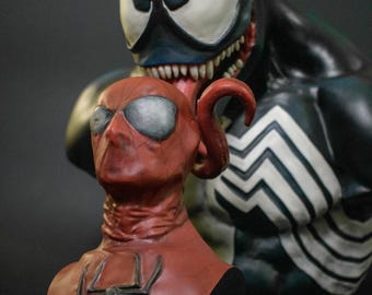 Conjunto de bustos de Spider-Man a escala 1/5 y Venom a escala 1/3