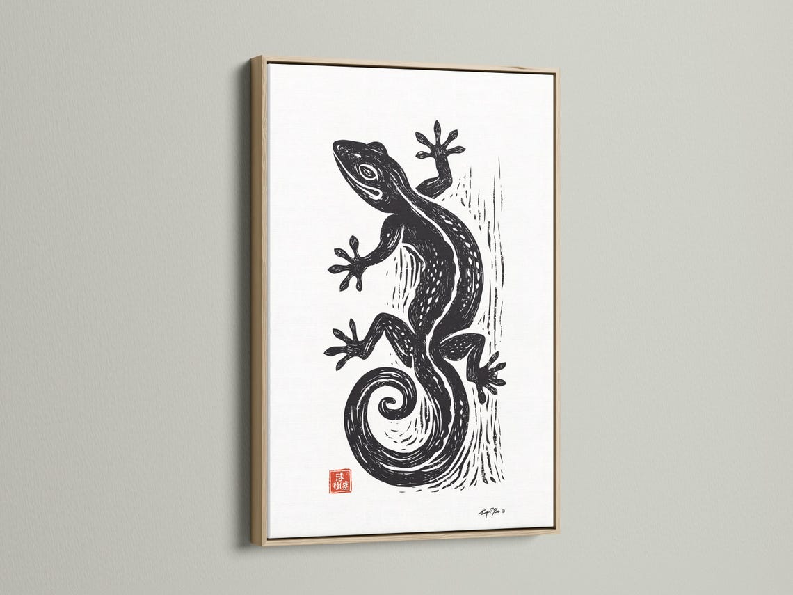 Room mockup showing framed lizard illustration on a wall with small red seal detail