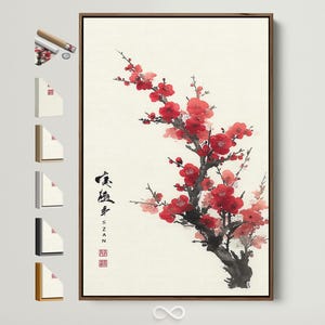 Puede incluir: Impresión en lienzo enmarcada que presenta una pintura a la acuarela de una rama de ciruelo en flor. La obra de arte muestra vibrantes flores rojas sobre un fondo crema, con caligrafía china en el lado izquierdo. El marco es de color marrón oscuro.