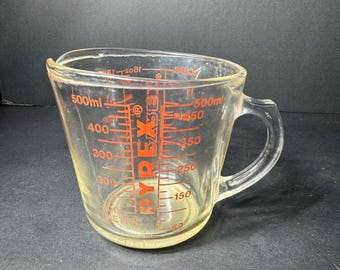 Vaso medidor Pyrex vintage n.° 516 de 2 tazas con letras rojas, 500 ml (16 oz), fabricado en EE. UU.
