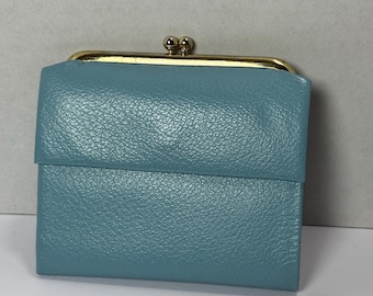 Portafoglio vintage Lady BUXTON con chiusura a scatto e chiusura a scatto, in pelle di vacchetta color azzurro.