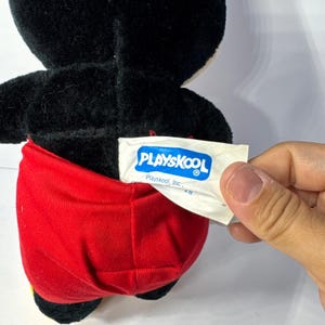 Peluche vintage Playskool Disney Topolino con pantaloni rossi #70130, 33 cm immagine 5