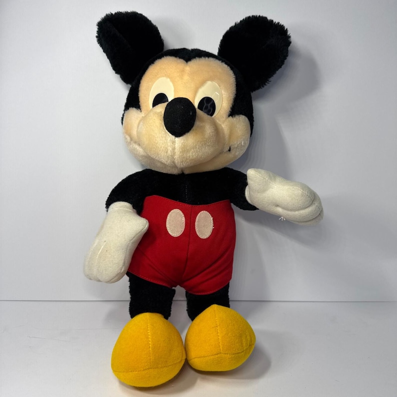 Peluche vintage Playskool Disney Topolino con pantaloni rossi #70130, 33 cm immagine 1