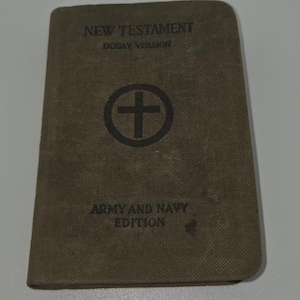 1918 Copyright New Testament Douay Version Army/Navy Edition. Book used.