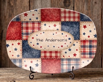 Plato personalizado de patchwork patriótico en acuarela con nombre familiar, estilo americano personalizado.