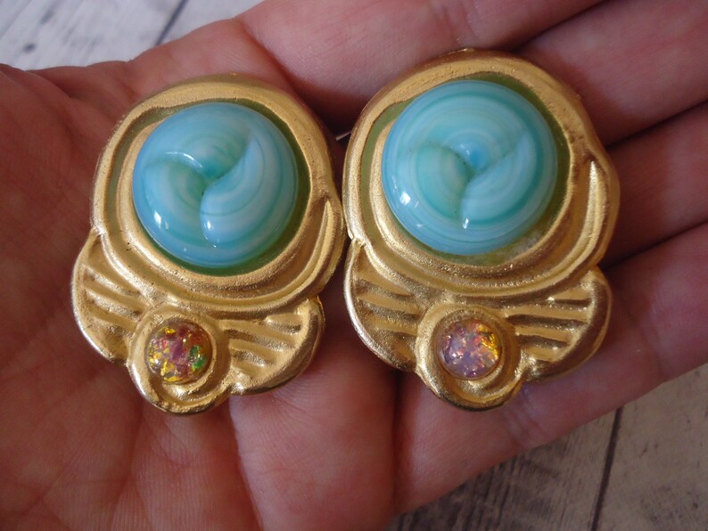 25/% OFF DESIGNER Gerard Yosca Matte Gold Tone and Glass Stone Statement Clip On Earrings