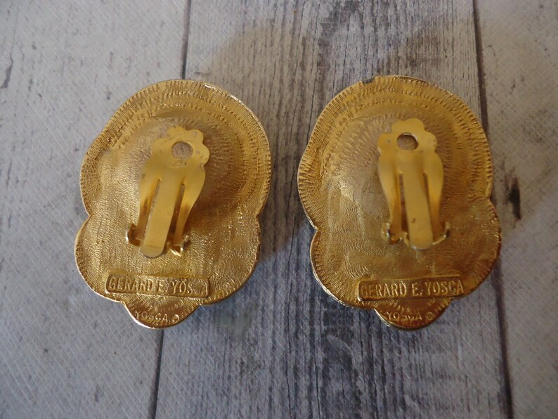 25/% OFF DESIGNER Gerard Yosca Matte Gold Tone and Glass Stone Statement Clip On Earrings