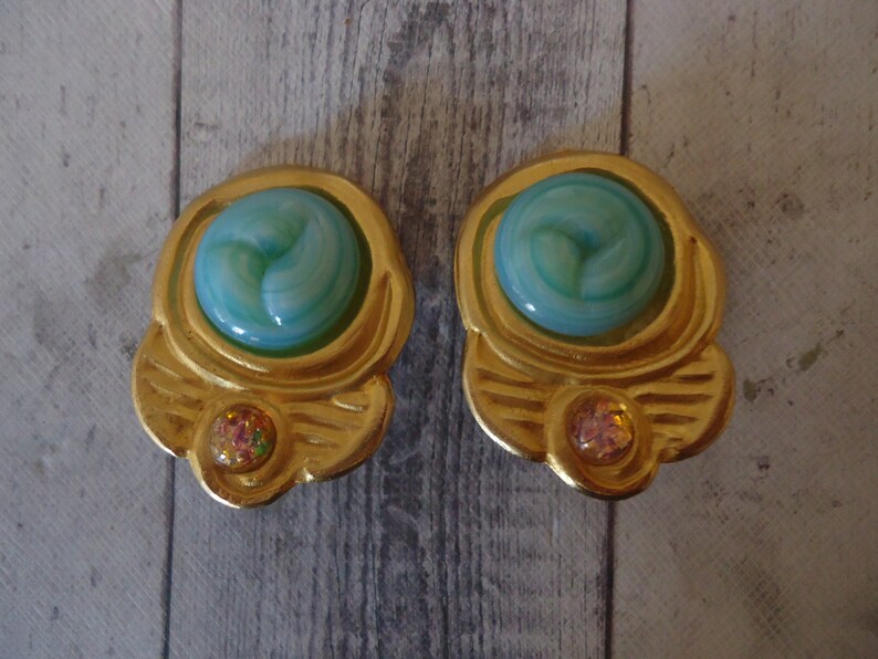 25/% OFF DESIGNER Gerard Yosca Matte Gold Tone and Glass Stone Statement Clip On Earrings
