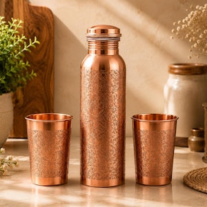 Juego de agua personalizado de cobre martillado de 964 ml (34 oz), botella de agua ayurvédica a prueba de fugas para hombres y mujeres.