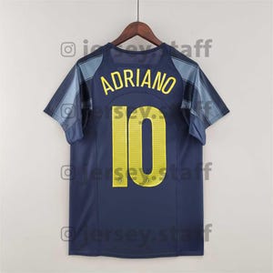 Maglia Adriano #10 FC Inter Milan 2004 2005 Retro Football Vintage Shirt Trikot Away Blue Blokecore Y2k Italy Pirelli Short Sleeve
