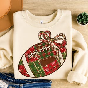 Kerstvoetbal PNG: patchworkstrikontwerp (digitale download)