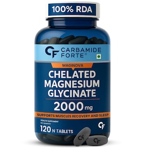Op de afbeelding: Een donkerblauwe fles Carbamide Forte Chelated Magnesium Glycinate tabletten. Het etiket bevat de tekst "2000 mg" en "120 N tabletten". De dop van de fles leest "100% RDA". Het product is een voedingssupplement.