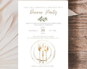Può includere: Un biglietto d'invito bianco con testo dorato e un'illustrazione ad acquerello di un piatto con posate dorate. La carta recita "Dinner Party" e include i dettagli dell'evento: data, ora e luogo.