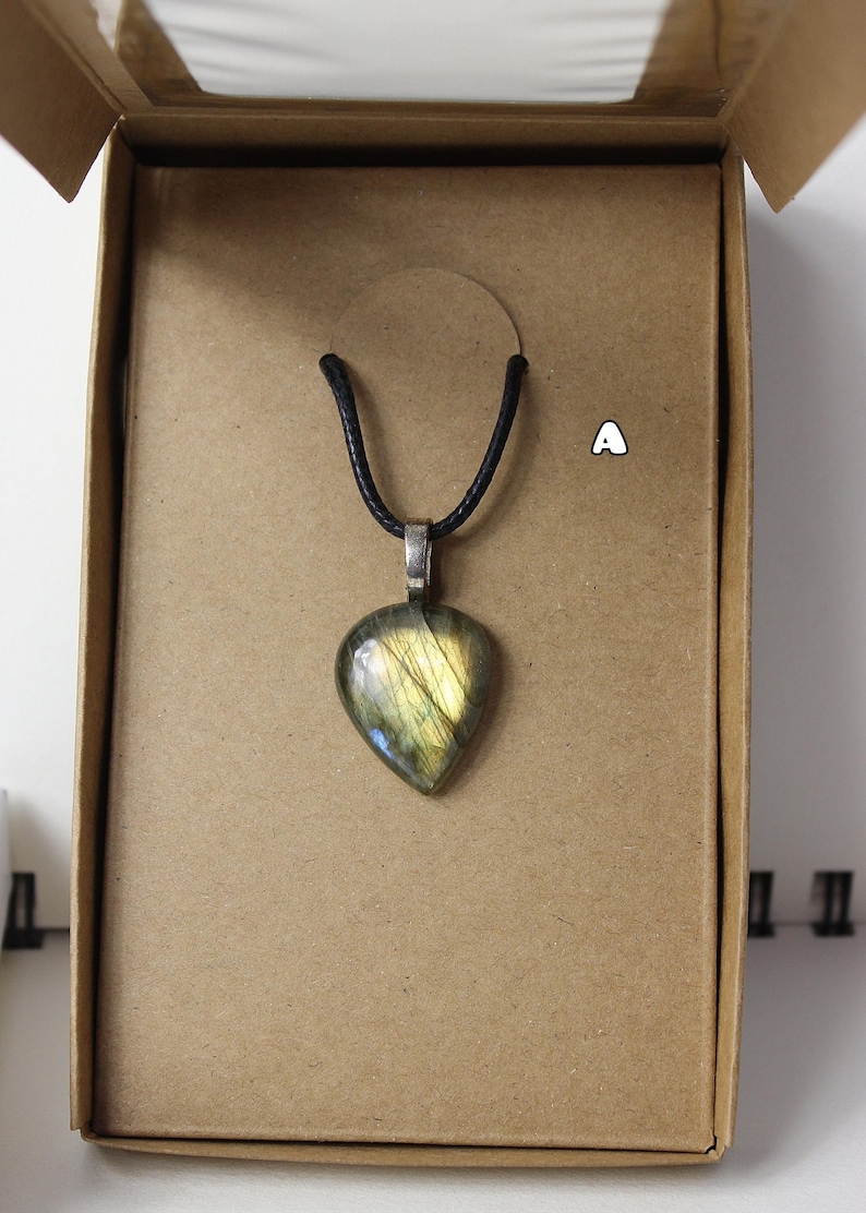 Natural labradorite pendant by Old Soul Gem
