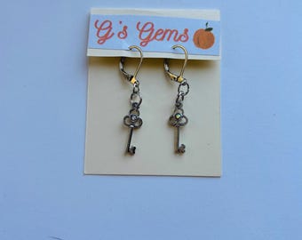 Pendientes colgantes hechos a mano con forma de llave