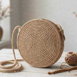 Minimalist Round Raffia Purse: DIY Crochet Tutorial & Modern PDF Guide