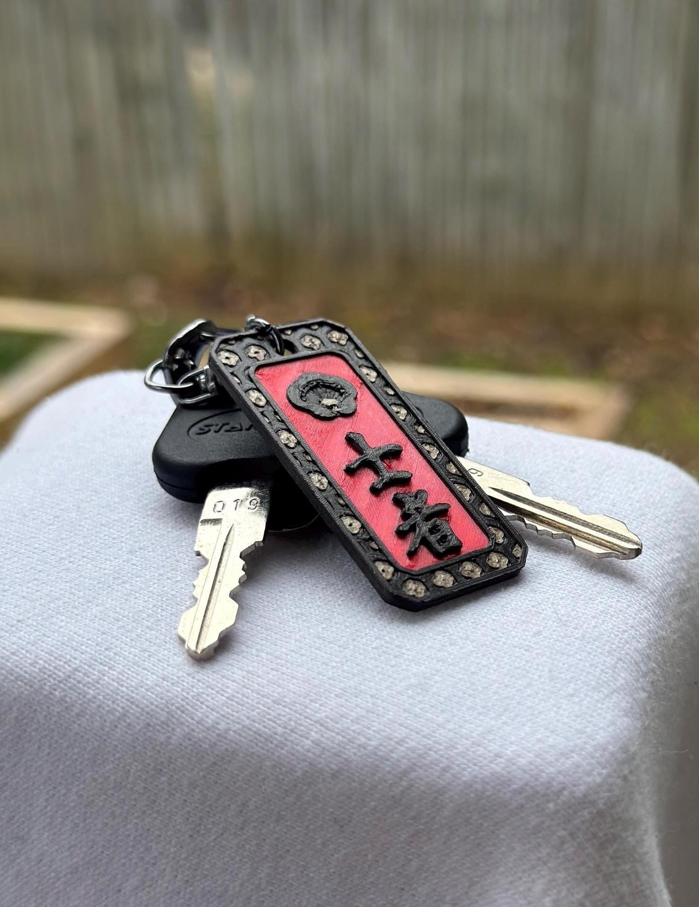 R6 charm - Etsy 日本