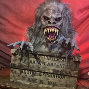 All NEW!! Creepshow Fluffy Crate Beast  life size bust with crate ( no blood)