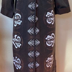Shaheen Kleid Vintage Pinup TeaTimer Teeuhr Tiki-Stil Schwarz Hawaiianisch 1960 Büste 38 40 Größe 10 12 Locker sitzendes Cheongsam oder Qipao