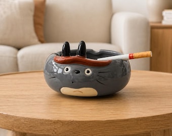 Cenicero de cerámica de Totoro / Decoración para el hogar inspirada en Studio Ghibli / Accesorio de anime original para fumadores