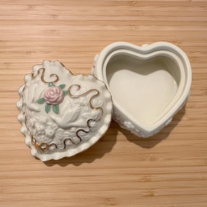 Lenox “Songs of the Heart Cherished Love” Music Box – Vintage Collectible
