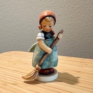 Hummel Figurine “Little Sweeper” – Vintage Goebel Collectible