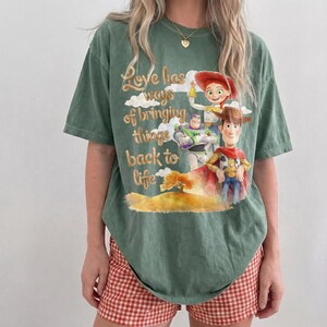 Vintage Bringing Things Back To Life Shirt, I Knew It I Knew You Toy Story 5 Friendship Shirt, Woody Jessie, Disneyland Family Matching Tee immagine 9