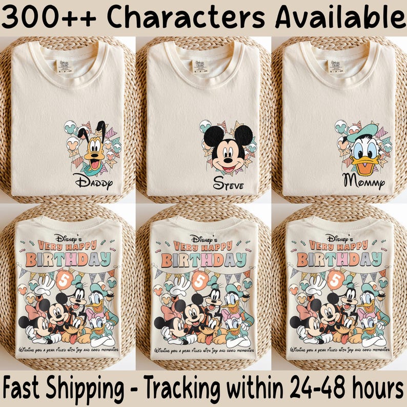 Puede incluir: Camisetas color crema con personajes de Disney como Goofy, Mickey Mouse y el Pato Donald. Algunas camisetas tienen nombres como "Daddy", "Steve" y "Mommy". Otras muestran "Disney's Very Happy Birthday" con Mickey y sus amigos. El texto "300++ Characters Available" est&aacute; en la parte superior.