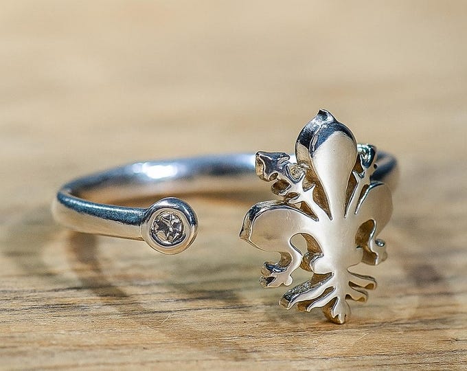 Featured listing image: 925 silver ring with adjustable Florentine lily
