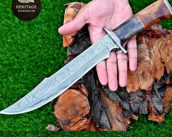 Cuchillo Bowie de Damasco forjado a mano / Mango de hueso de camello y madera, funda de cuero