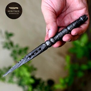 Daga Kris de Damasco forjada a mano: cuchillo coleccionable con patrón retorcido imagen 10