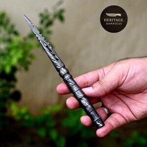 Daga Kris de Damasco forjada a mano: cuchillo coleccionable con patrón retorcido imagen 7