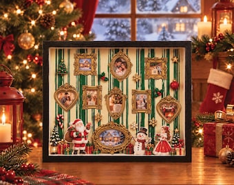 Könnte beinhalten: Ein rechteckiger Schattenkasten-Rahmen mit schwarzem Rand und cremefarbenem Hintergrund mit vertikalen grünen Streifen. Er enthält mehrere verzierte goldene Bilderrahmen, Miniatur-Weihnachtsbäume, eine Weihnachtsmannfigur, einen Schneemann und ein Mädchen.