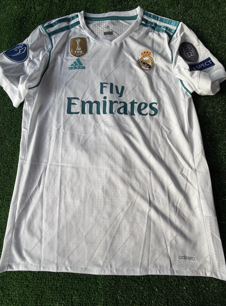 クリスティアーノ・ロナウドのサイン入りTシャツ（ベケット証明書付き