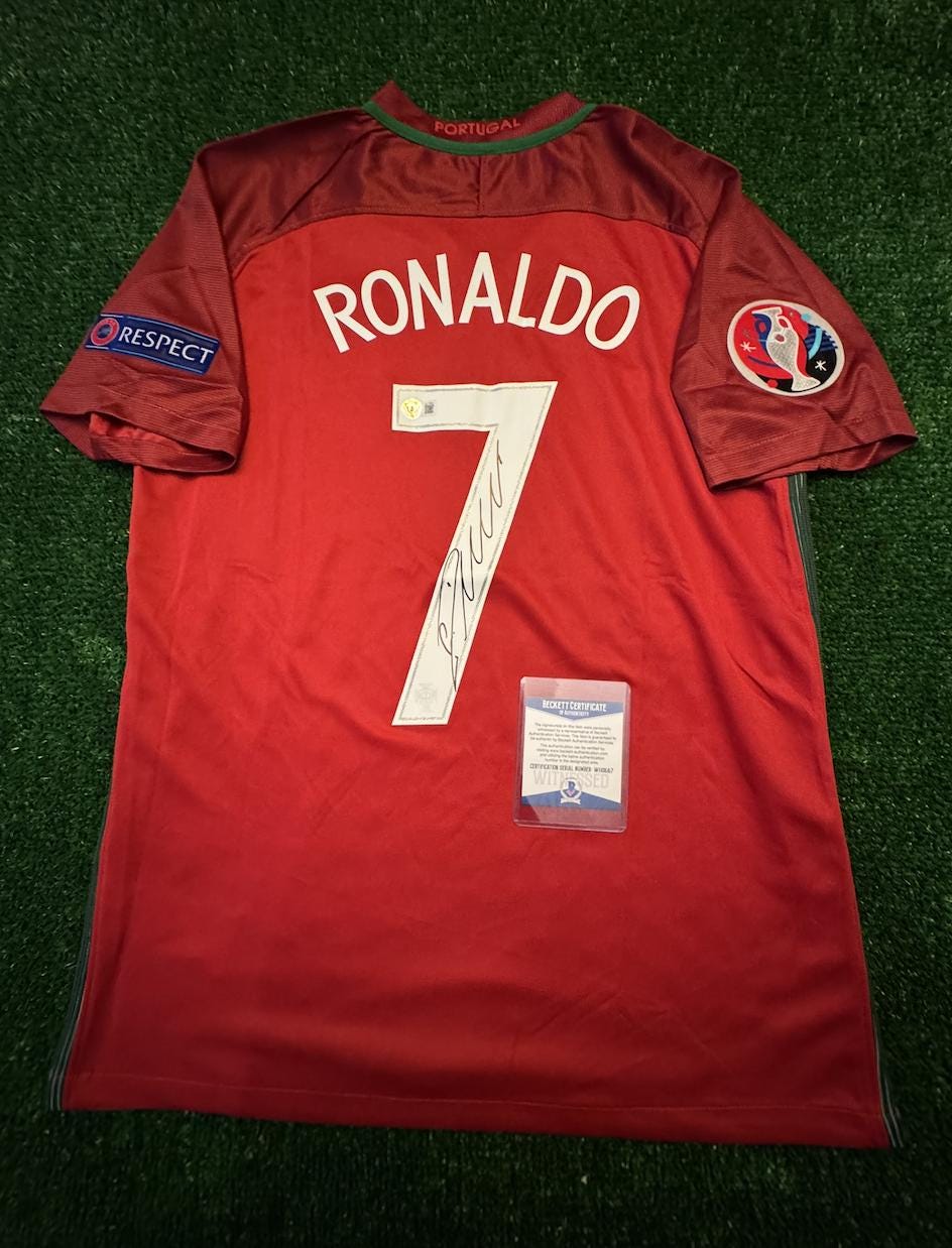 クリスティアーノ・ロナウドのサイン入りTシャツ（ベケット証明書付き
