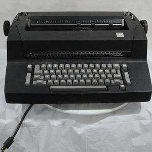 GENUINE Vintage IBM Correcting Selectric II 2 Electric Typewriter