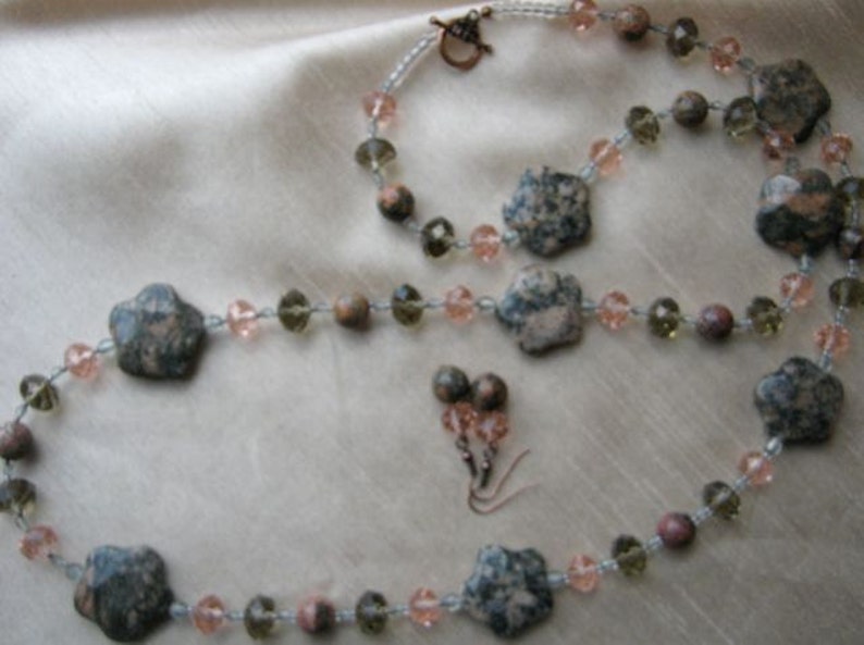 Pink Stone Flowers long Necklace and Earrings Set grey, peach undertones image 8