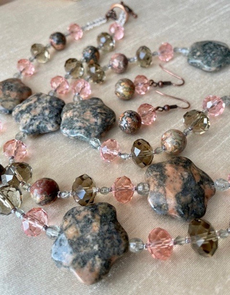 Pink Stone Flowers long Necklace and Earrings Set grey, peach undertones image 1