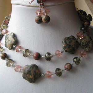 Pink Stone Flowers long Necklace and Earrings Set grey, peach undertones image 6