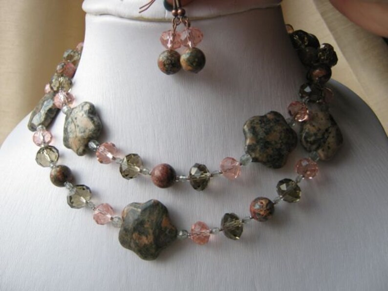 Pink Stone Flowers long Necklace and Earrings Set grey, peach undertones image 6