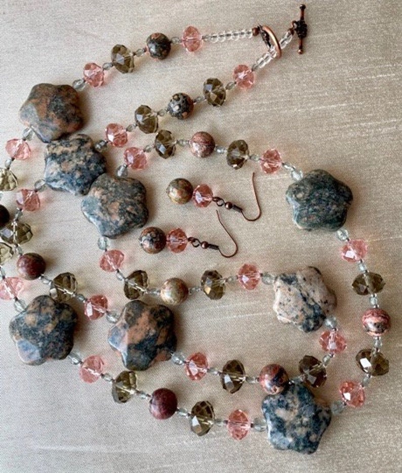 Pink Stone Flowers long Necklace and Earrings Set grey, peach undertones image 10