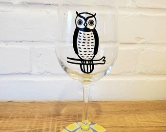 Owl Wine glass- hand painted wine glass, dishwasher safe- Owl Wine Glass, Owl Gift, Owl Decor, Owl Glass, Owl lover, Owl Gifts, Wine Glass