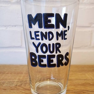 SALE- Men Lend Me Your Beers handbemaltes Pintglas / Bierglas