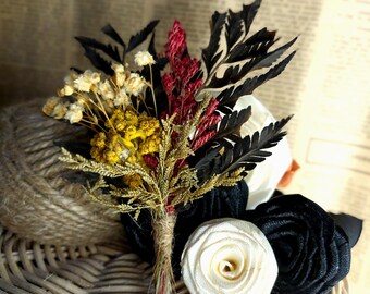 Conjunto de 10 Boutonnières com Flores Preservadas, Capea e Edelweiss, para Eventos e Celebrações Formais.