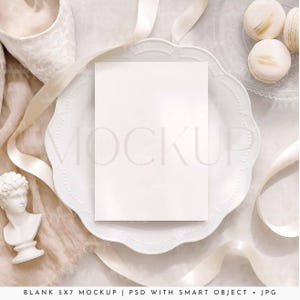 Neutral 5x7 Wedding Menu Mockup – Ceramic Plate Table Setting | PSD JPG