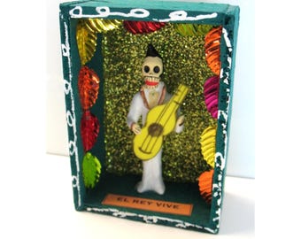 Diorama vintage sur le thème du Jour des Morts, Elvis, El Rey Vive, boîte d'ombre, Nicho, Mexique, Art