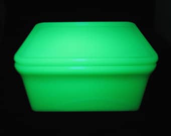 VTG MCKEE UV Uranium Glass Jadeite Lidded Storage Dish Container Green Vaseline